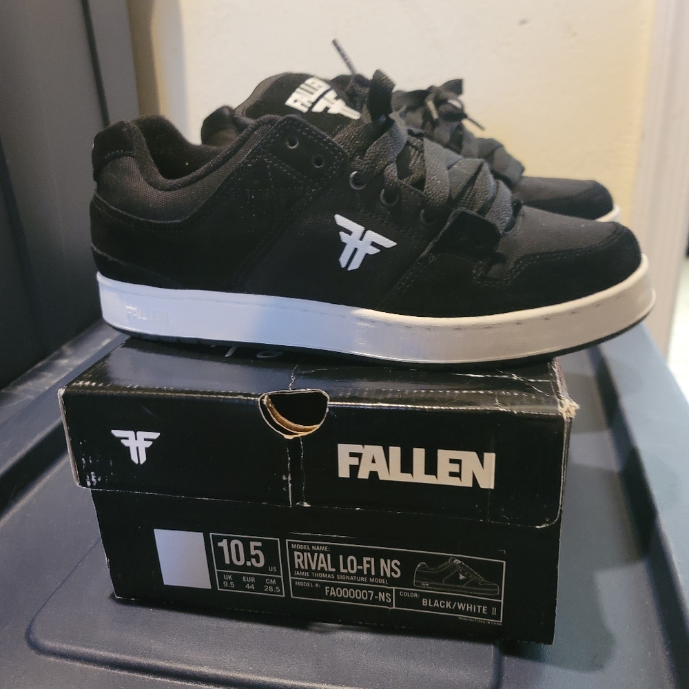Fallen Rival size 10.5